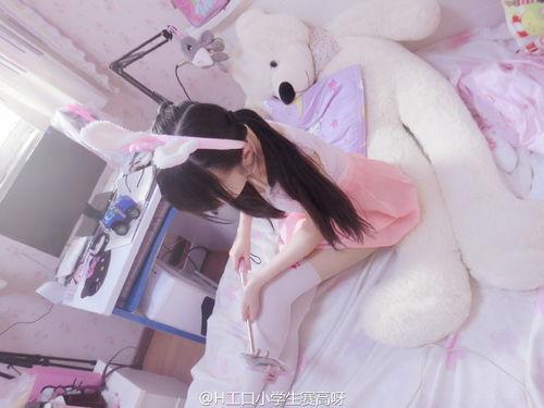 小学生穿白丝视频,小学生白丝穿搭,展现青春活力